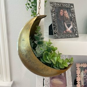 Metal Hanging Moon Planter